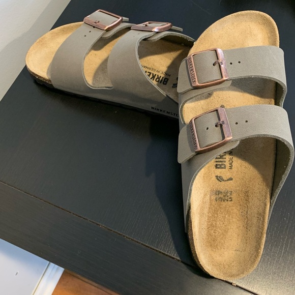 Birkenstock Arizona Birko-Flor. 39 = 8/8.5 size - Picture 3 of 5